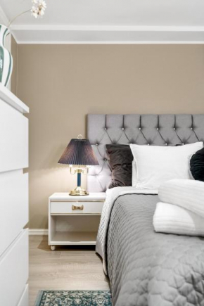Solsiden Modern stay: King Beds, Private Entry